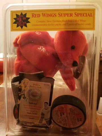 STEVE YZERMAN Hockey  Collectable Detroit Red Wings Bear & Pucks,  NWT Cover