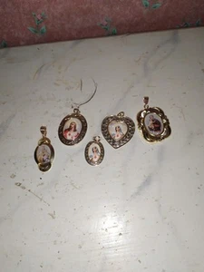 5 x Vintage Metal Picture Pendants - Circa 1950 - Shop - Dolls House - Dollhouse - Picture 1 of 1