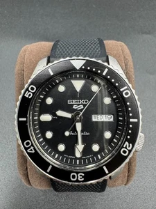 Seiko 5 Herrenuhr Automatik Diver Sport schwarzes Ziffernblatt Tag Datum Nylonband top - Bild 1 von 21