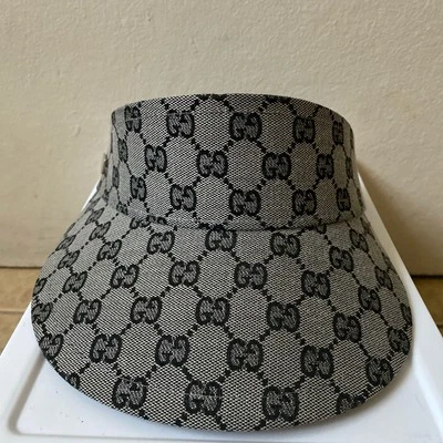 GUCCI Parasol GG Supreme Sombrero de Lona Gris y Negro Logo Jerez Línea Italia Foto 1 de 4