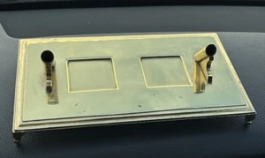 Pluma de escritorio doble rectangular de latón de 9x5" vintage soporte para tintero - faltan tinteros - Imagen 1 de 5