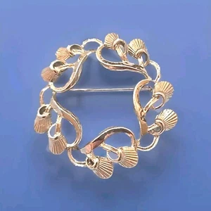Round Brooch Pin Scrolling Open Design Shells Seashells * Lapel Scarf Bag Belt  - Picture 1 of 3