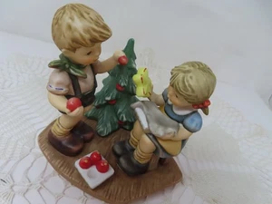 Decorating the Tree 1999 Goebel Hummel BH 75 - Picture 1 of 6