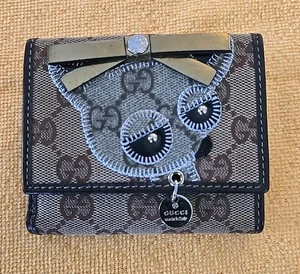 GUCCI Guccioli Chihuahua Motivo GG Logo Lona Cuero Doble Cartera  - Imagen 1 de 12