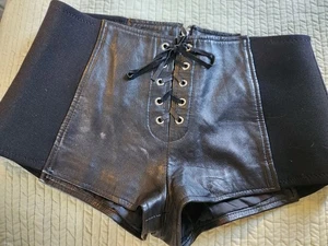 Women Genuine Leather Shorts.Size 10, Stylish Lace Front With Zipper Back. - Picture 1 of 6