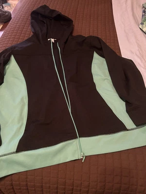 Sudadera con capucha con cremallera verde insecto y negra de moda para mujer talla 1X Foto 1 de 4