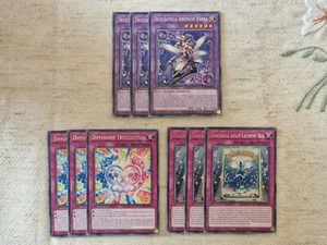 YUGIOH Truccastella 3x Base Deck Playset Core Deck - Trickstar MZTM Rare R - Foto 1 di 1