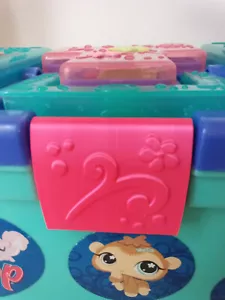 Littlest Pet Shop ~ Pieza de repuesto para caja de aparejos ~ Pestillo de bloqueo de gancho rosa oscuro - Imagen 1 de 4