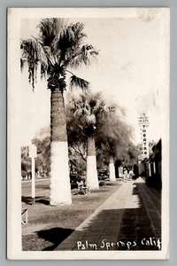 RPPC Historic Palm Springs Plaza Theatre autos antiguos años 40? Foto postal real - Imagen 1 de 2