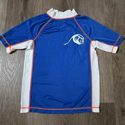 Camisa de natación Crazy 8 para niños con protección contra erupciones azul y blanco talla 7/8 mediana Foto 1 de 4