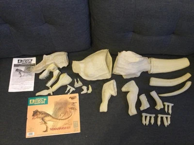 HORIZON ORIGINAL DINOSAUR SERIES TYRANNOSAURUS REX VINYL MODEL KIT 1998 - Image 1 of 4