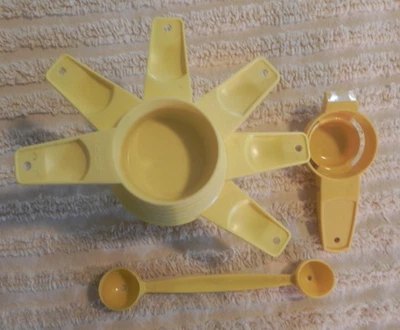 VTG Tupperware set/ 6 Yellow Measuring Cups 1/4 Cup to 1 Cup - Image 1 of 4