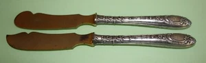 Coltello burro e formaggio storicismo, maniglie argento punzonato 835, lunghezza 21 - Foto 1 di 4