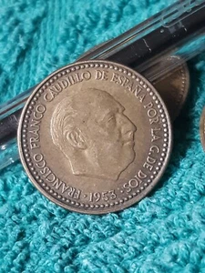 One -- UNA PESETA , Heavily Circulated Coin Of Spain, Spanish , 1960s - Picture 1 of 9