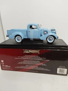 ROAD SIGNATURE 1937 STUDEBAKER COUPE EXPRESS 1/18 SCALE PICKUP 92458 - Bild 1 von 5