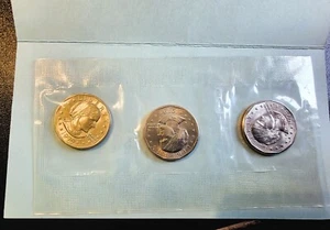 1979 P-D-S Susan B Anthony Dollar SBA Souvenir Set - Free Coin Included - Picture 1 of 9