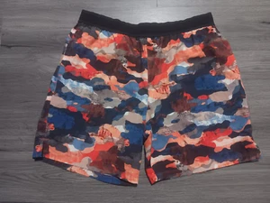 Fabletics Zion Camo The Fundamental kurze ungefütterte Herrenshorts Größe Large - Bild 1 von 5