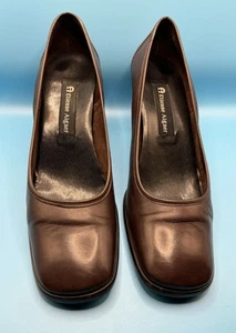 Pompa da donna Etienne Aigner Bloom in pelle marrone classica da carriera - taglia 8M US - Foto 1 di 10