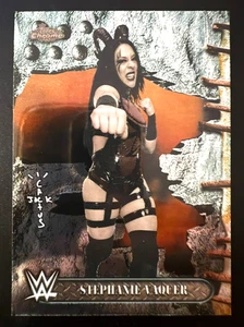 2025 Topps Chrome WWE x Cactus Jack Stephanie Vaquer Base - Foto 1 di 2