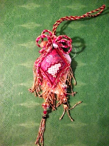 Felicitas Kreutzer Navidad Coleccionable 1980 Adorno ~ Trenza RUBÍ DORADO NUEVO-VTG - Imagen 1 de 12
