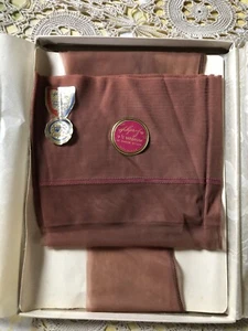 Vintage HOLEPROOF 1950’s Cuban Heel BlK Seam STOCKINGS L 33 H-T 10.5 unworn Box - Picture 1 of 10