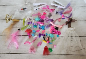 Barbie Zubehör Konvolut Regenbogen Haare Haarspangen Haarspangen Schleier Puppengröße - Bild 1 von 11