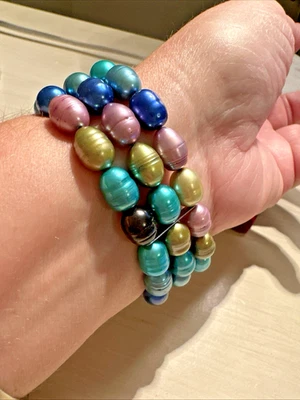 Pulsera elástica Honora multicolor de tres filas de perlas Foto 1 de 4