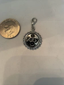 Vintage Bottle Cap Enamel Foxy Pendant Charm - Picture 1 of 3
