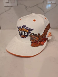 Sombrero Phoenix Suns NBA Adidas Blanco Bordado Dragón - Imagen 1 de 6