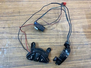 Ford Falcon AU S2,S3 Steering Wheel Controls Buttons Volume / Cruise - Picture 1 of 3
