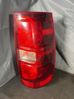 Fits 2007-2014 Chevy Tahoe Right Tail Light OEM:22837924 Foto 1 de 4