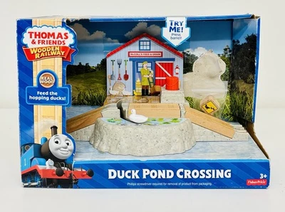 Duck Town Crossing Thomas & Friends ferrovia de madeira DFW91 completa com caixa - Imagem 1 de 4