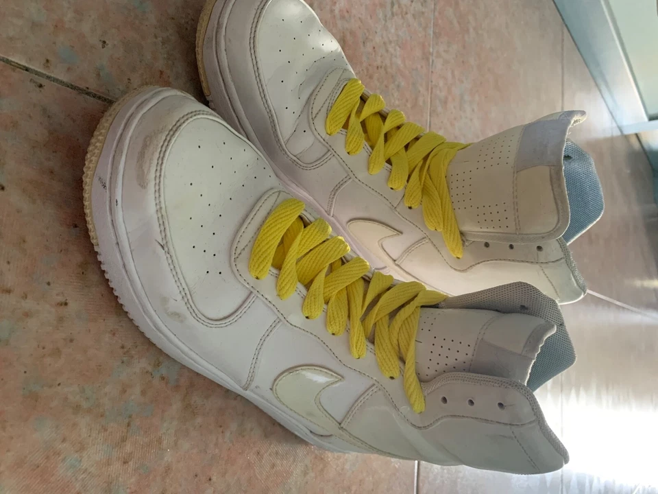 Nike Air Force alte bianche, utilizzate qualche volta, con lacci intercambiabili - Immagine 1 di 4