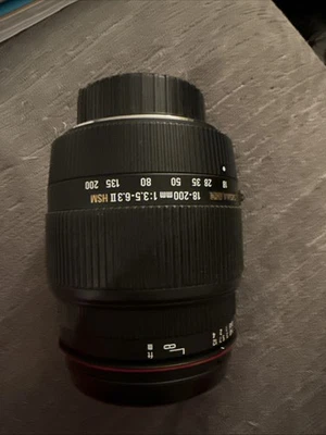 Lente zoom contemporáneo SIGMA 18-200 mm F3,5-6,3 DC MACRO OS HSM para montaje Nikon F Foto 1 de 3