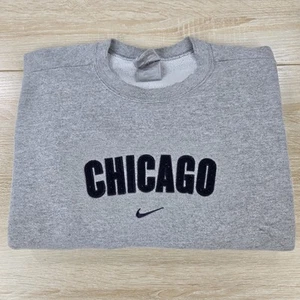VINTAGE Herren 2XL Nike Chicago Center Swoosh Raiders Essentials Pullover Sweater - Bild 1 von 7