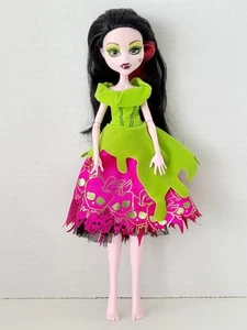 Monster High Snow Bite Draculaura Doll Once Upon A Time 2012 Mattel Exclusive - Picture 1 of 5