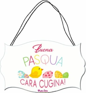 targa targhetta legno mdf 10,4X16,9 scritta buona pasqua cara cugina cugini - Foto 1 di 1