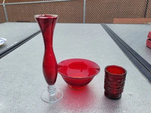 lot of 3  Vintage  Ruby Red  Glasses bowel and flower vase - Picture 1 of 2