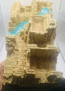 Mega Bloks Piratas Pirata Isla del Tesoro Montaña Cascada Placa Base 3681 - Imagen 1 de 6