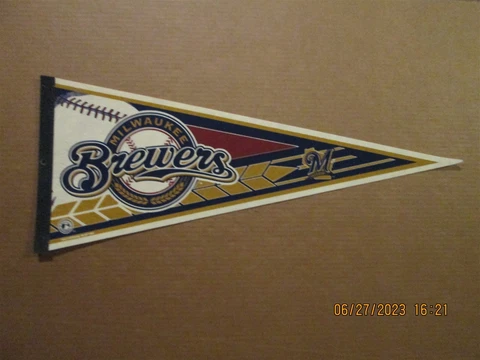 MLB Milwaukee Brewers Vintage 1999 Tag Express Team Logo Baseball Pennant Cover