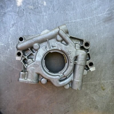 2005-2010 Chrysler 300 Challenger SRT8 6.1L HEMI Engine Oil Pump Assembly OEM - Image 1 of 3