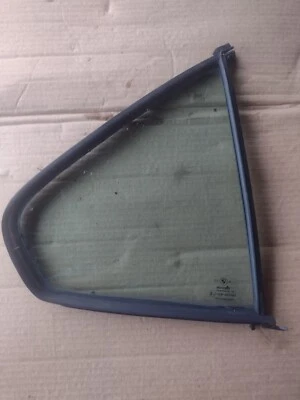 91-96 BMW 325i Puerta Trasera Derecha Vidrio Pequeña 1/4 Ventana OEM Foto 1 de 3