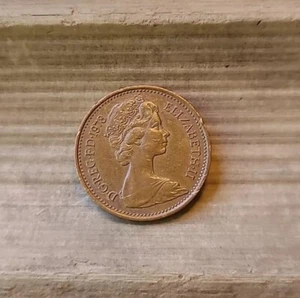 1 NEW PENNY United Kingdom 1978 Original ELIZABETH.II D. G. REG. F. D. VG+ - Picture 1 of 3