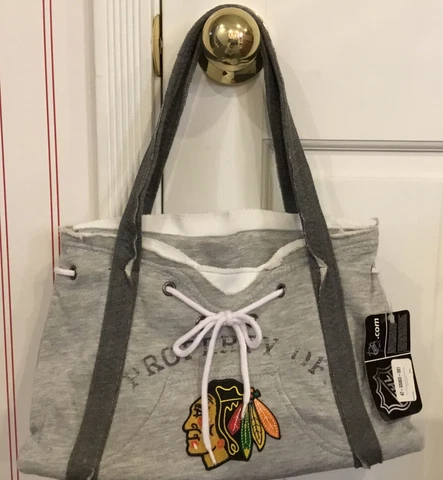 Littlearth Ladies Embroidered Hoodie Purse Handbag Chicago Blackhawks NHL NWT Cover