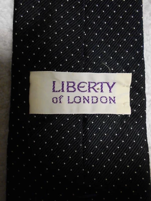 Excelente corbata Liberty Of London 100 % seda azul marino micro puntos/rayas (3 1/4x57 1/2) Foto 1 de 2