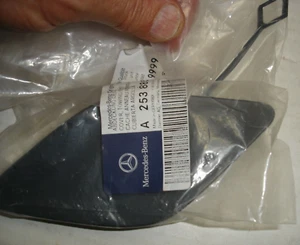 Mercedes Benz A 2538850022-9999 Front Bumper Towing Eye Cover - Foto 1 di 3