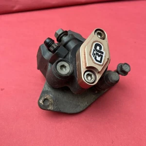 Rear Brake Caliper 2004 Yamaha Raptor 660R YFM660R 2001 - 2005 - Bild 1 von 7