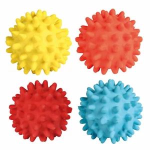 Trixie Latex Spiky Hedgehog Squeaky Ball disponibile in giallo, corallo, rosso e blu - Foto 1 di 5