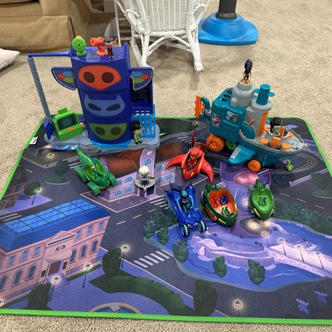 PJ MASKS LOT -  Headquarters HQ, Romeo Lab, Mat and Other Vehicles and Figures Cover