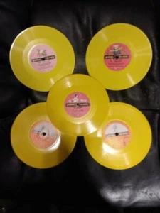LOT OF 5-6 INCH YELLOW CHILDREN'S RECORDS 1949 & 1950 GOOD CONDITION, SOME SCRAT - Foto 1 di 11